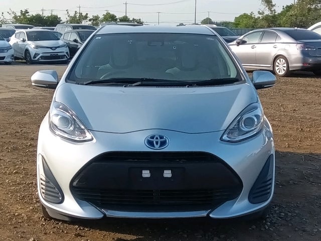 TOYOTA AQUA photo 2