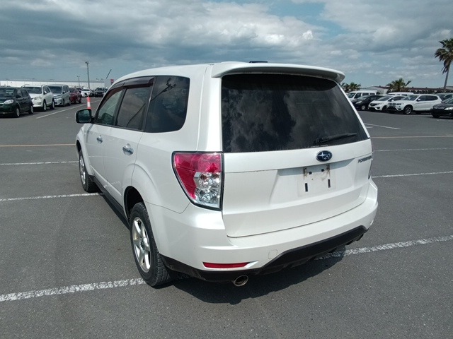 SUBARU FORESTER photo 3