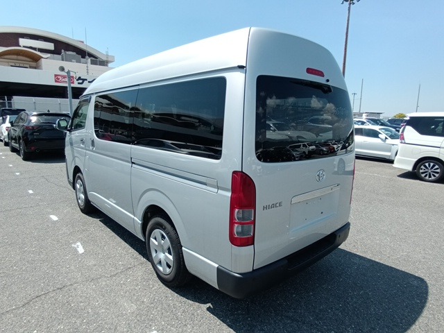 TOYOTA HIACE VAN photo 3