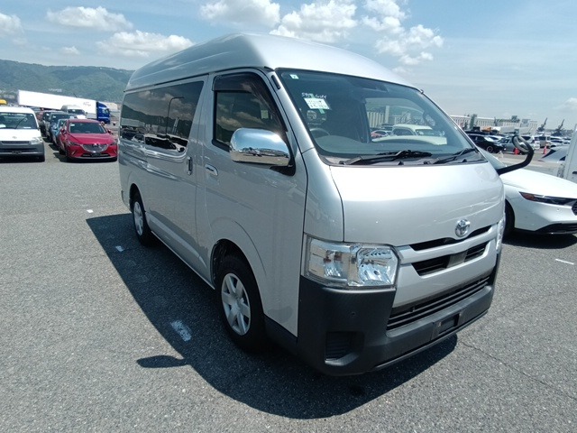 TOYOTA HIACE VAN 2020