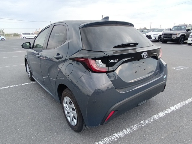 TOYOTA YARIS photo 3
