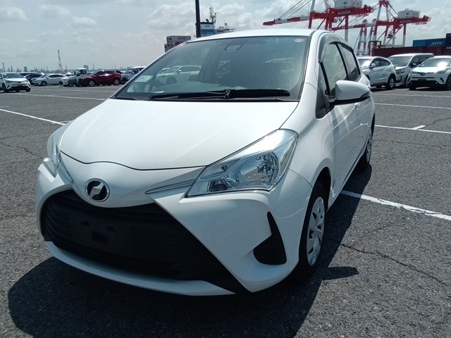 TOYOTA VITZ photo 2