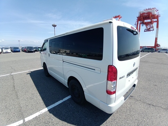 TOYOTA HIACE VAN photo 3