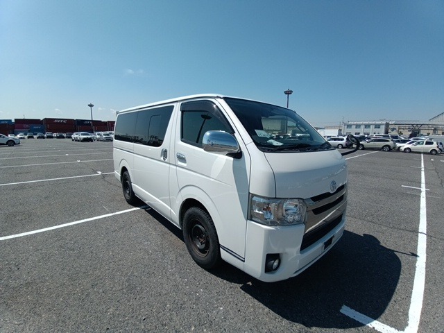 TOYOTA HIACE VAN 2015
