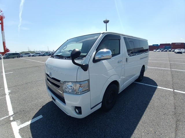 TOYOTA HIACE VAN photo 2