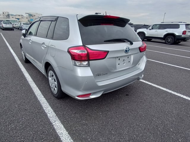 TOYOTA COROLLA FIELDER photo 3