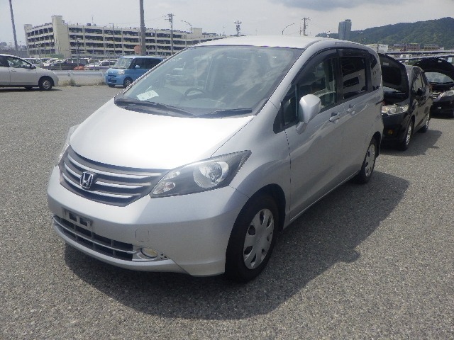HONDA FREED photo 2