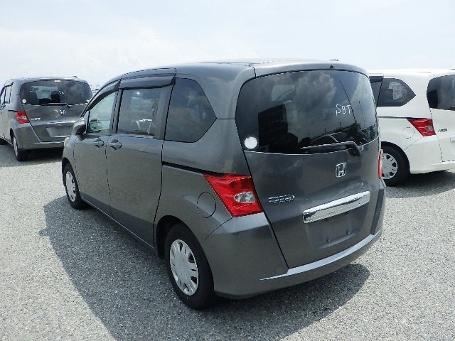HONDA FREED photo 3