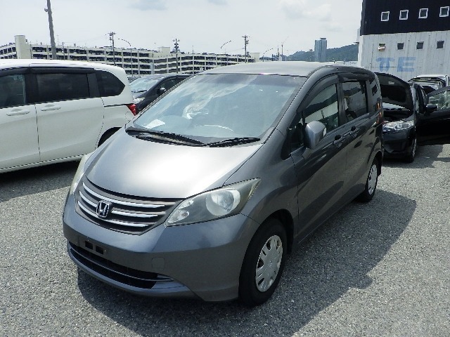 HONDA FREED photo 2