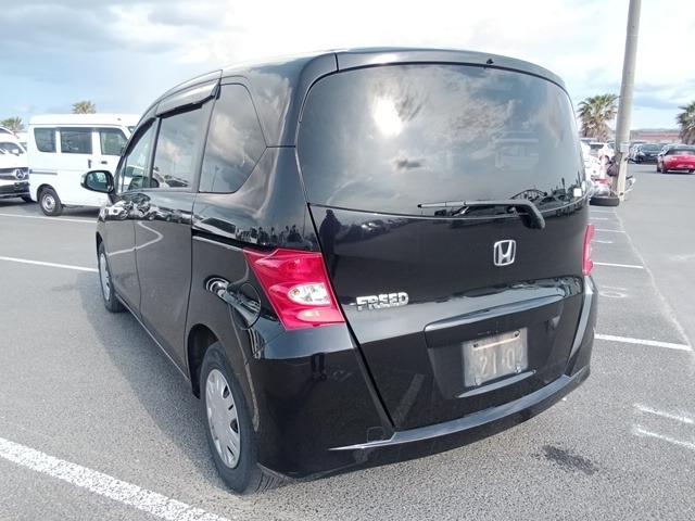 HONDA FREED photo 3