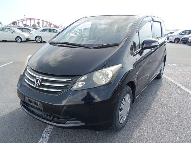 HONDA FREED photo 2