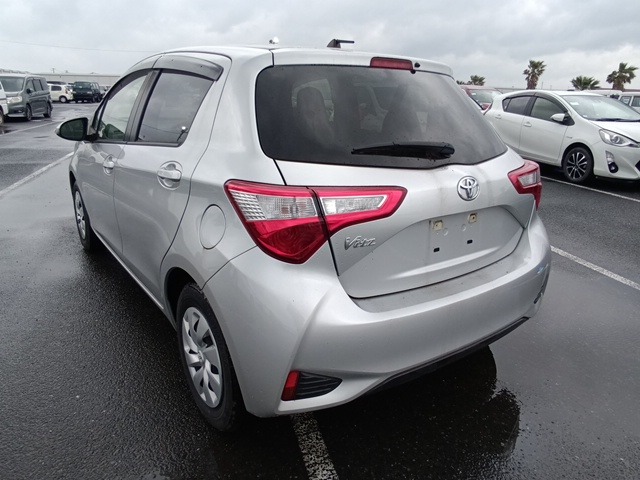 TOYOTA VITZ photo 3