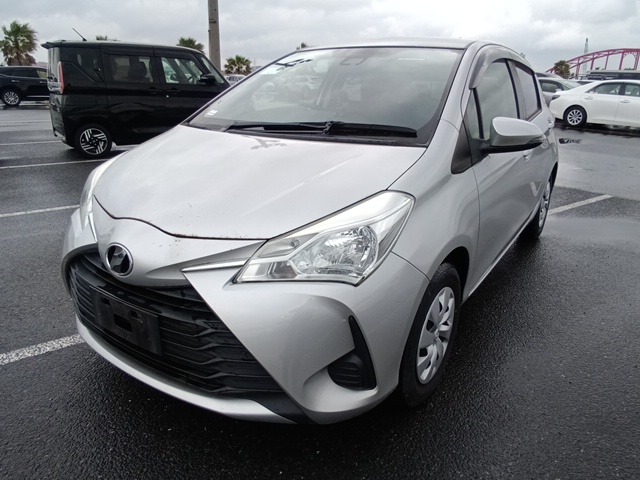 TOYOTA VITZ photo 2