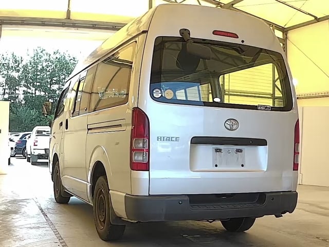 TOYOTA HIACE VAN photo 3
