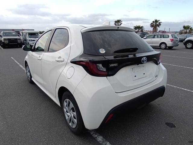 TOYOTA YARIS photo 3