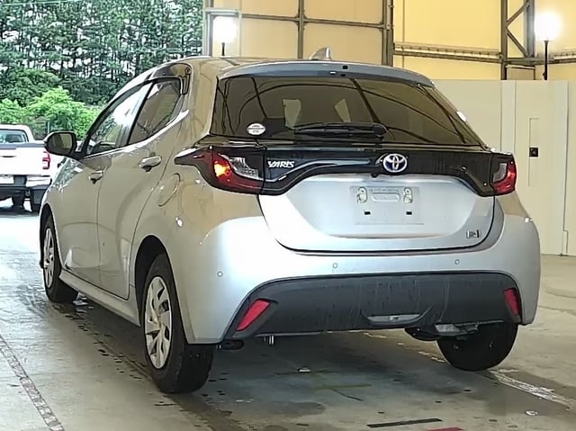 TOYOTA YARIS photo 3