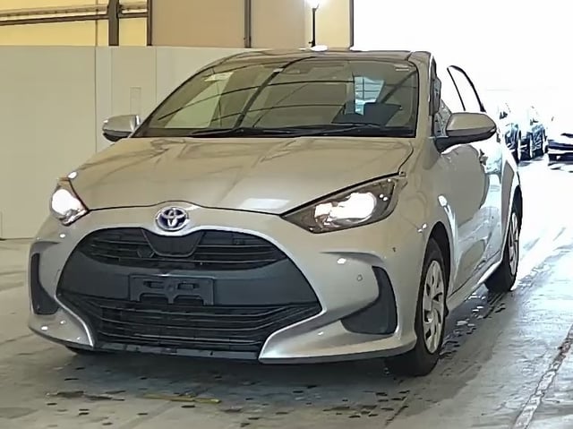 TOYOTA YARIS photo 2