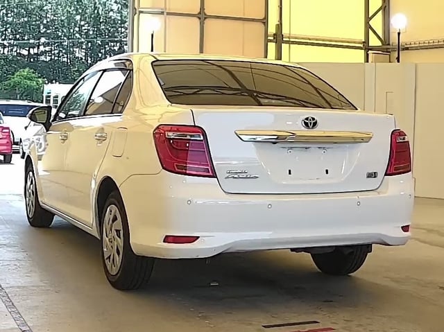 TOYOTA COROLLA AXIO photo 3