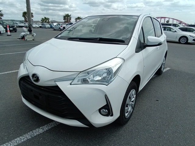 TOYOTA VITZ photo 2