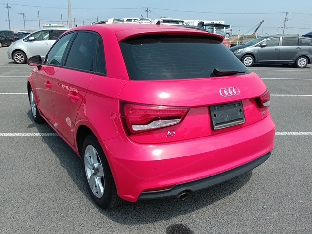 AUDI A1 SPORTBACK photo 3