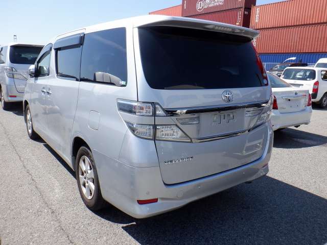 TOYOTA VELLFIRE photo 3