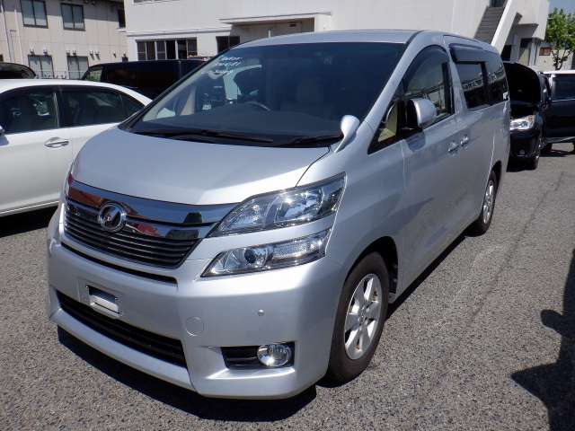 TOYOTA VELLFIRE photo 2