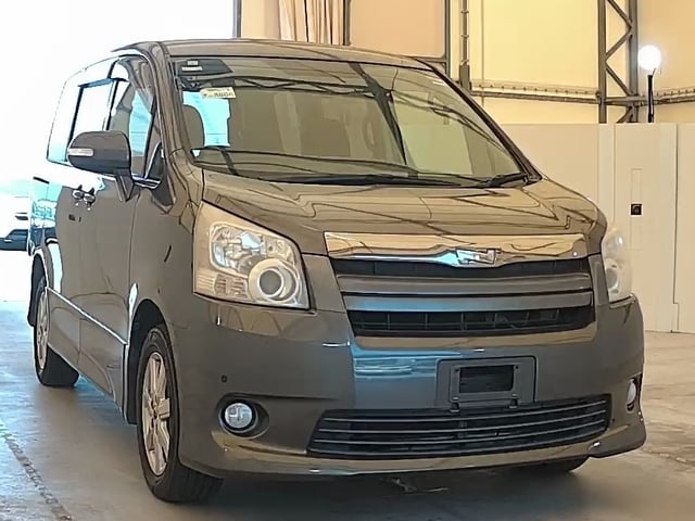 TOYOTA NOAH 2009