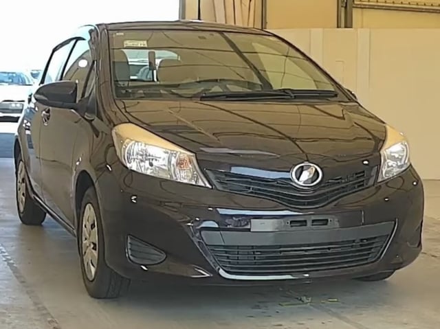 TOYOTA VITZ 2013