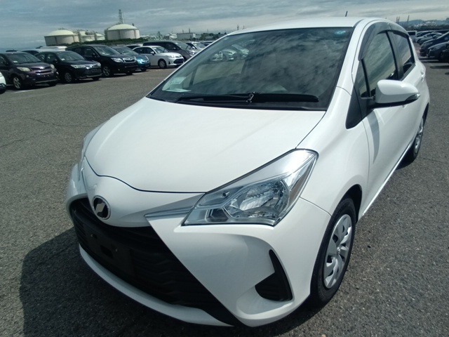 TOYOTA VITZ photo 2