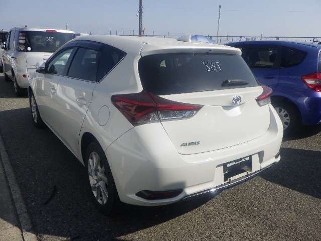 TOYOTA AURIS photo 3
