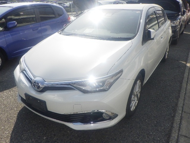 TOYOTA AURIS photo 2