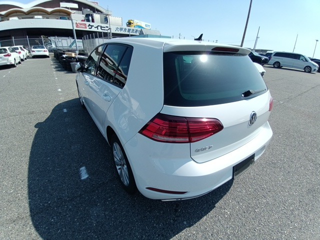 VOLKSWAGEN GOLF photo 3