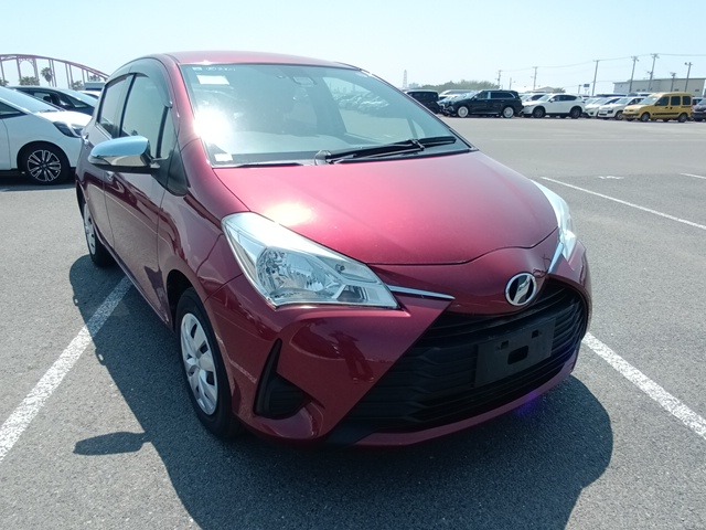 TOYOTA VITZ 2017
