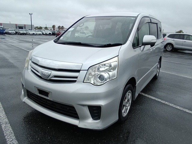 TOYOTA NOAH photo 2