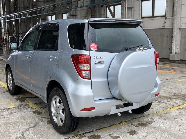 TOYOTA RUSH photo 3