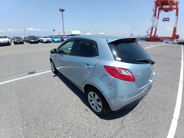 MAZDA DEMIO photo 3