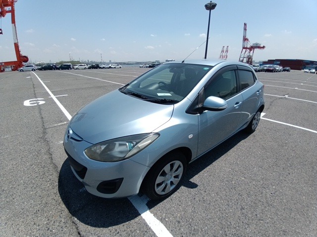 MAZDA DEMIO photo 2