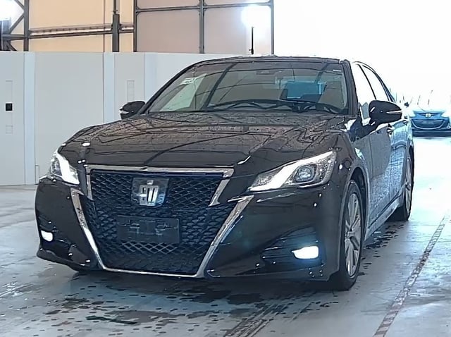 TOYOTA CROWN photo 2