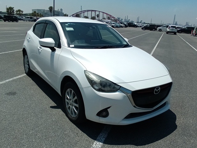 MAZDA DEMIO 2015