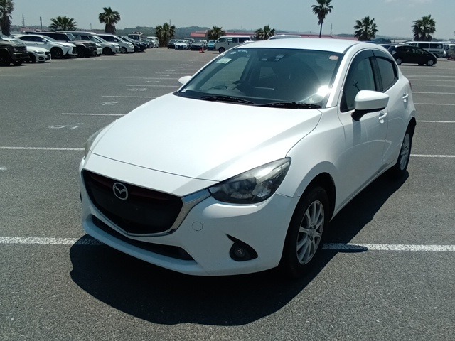 MAZDA DEMIO photo 2