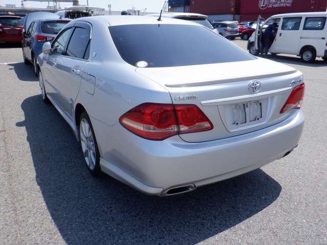 TOYOTA CROWN photo 3