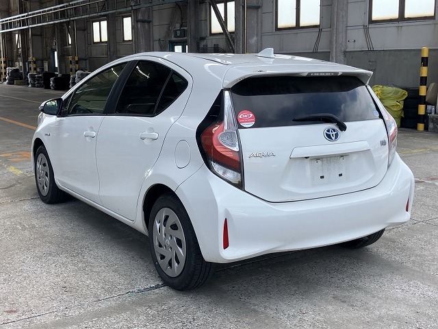TOYOTA AQUA photo 3