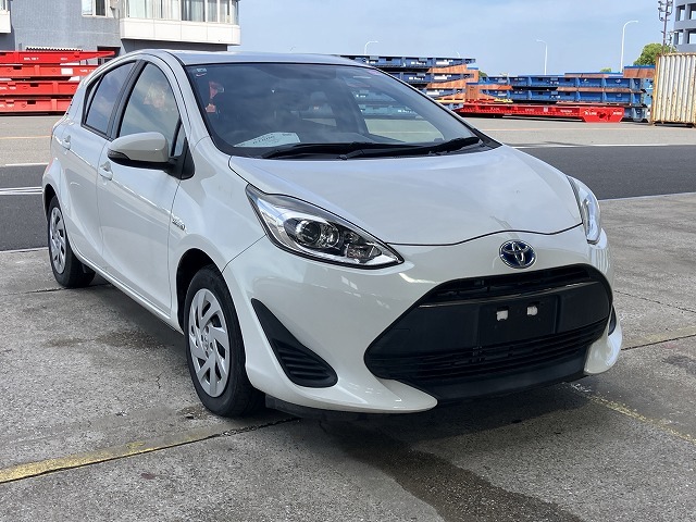 TOYOTA AQUA 2017