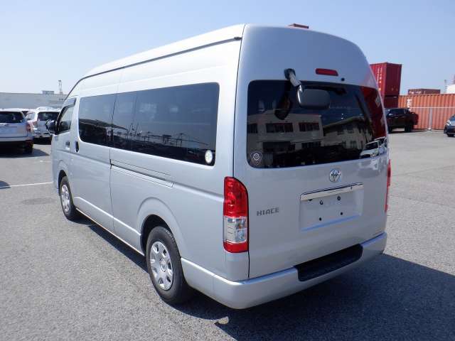 TOYOTA HIACE VAN photo 2