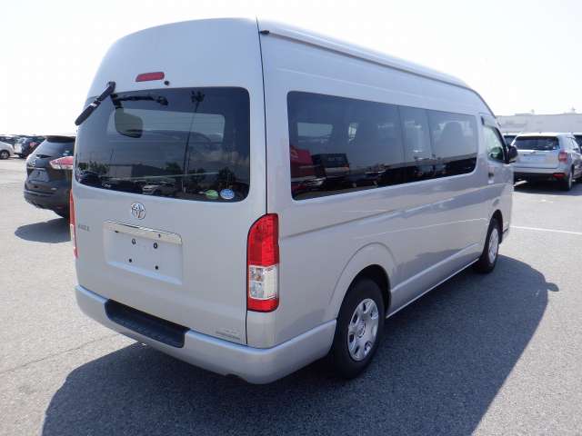 TOYOTA HIACE VAN photo 3