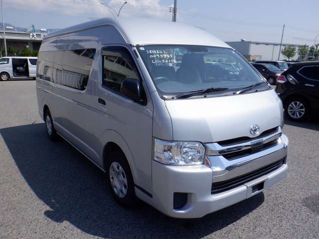 TOYOTA HIACE VAN 2020