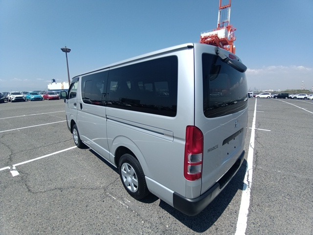 TOYOTA HIACE VAN photo 3