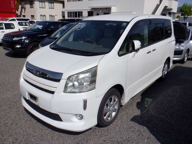 TOYOTA NOAH photo 2