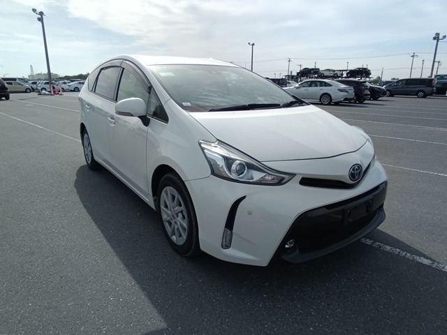 TOYOTA PRIUS ALPHA 2021