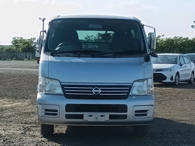 NISSAN CARAVAN photo 2